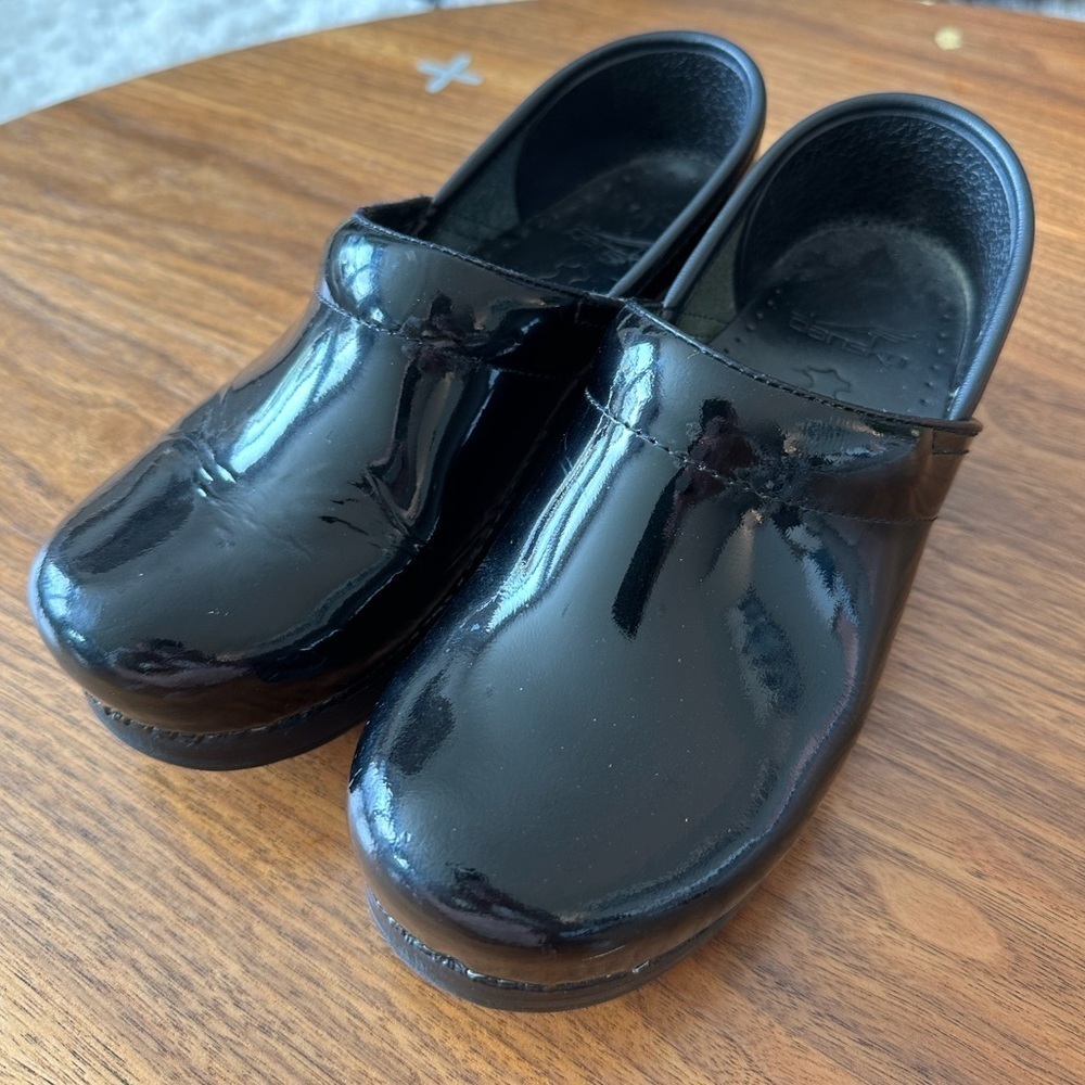 LIGHTLY LOVED DANSKO BLACK PATEN-LEATHER SHOES SIZE 37